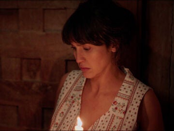 Mar&iacute;a descubre una carta de Llanos, la esposa de Manuel: &iquest;Ten&iacute;a un amante?
