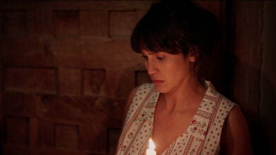 María descubre una carta de Llanos, la esposa de Manuel: ¿Tenía un amante?