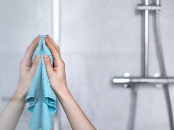 Limpiar la mampara de la ducha