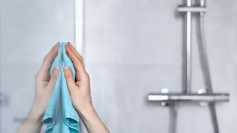 Limpiar la mampara de la ducha