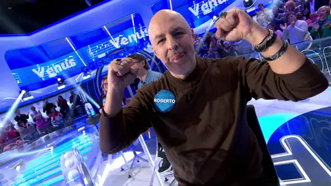 El regalo involuntario de Llum Barrera a Roberto Álamo: “Gracias, no la sabía” El regalo involuntario de Llum Barrera a Roberto Álamo: “Gracias, no la sabía”