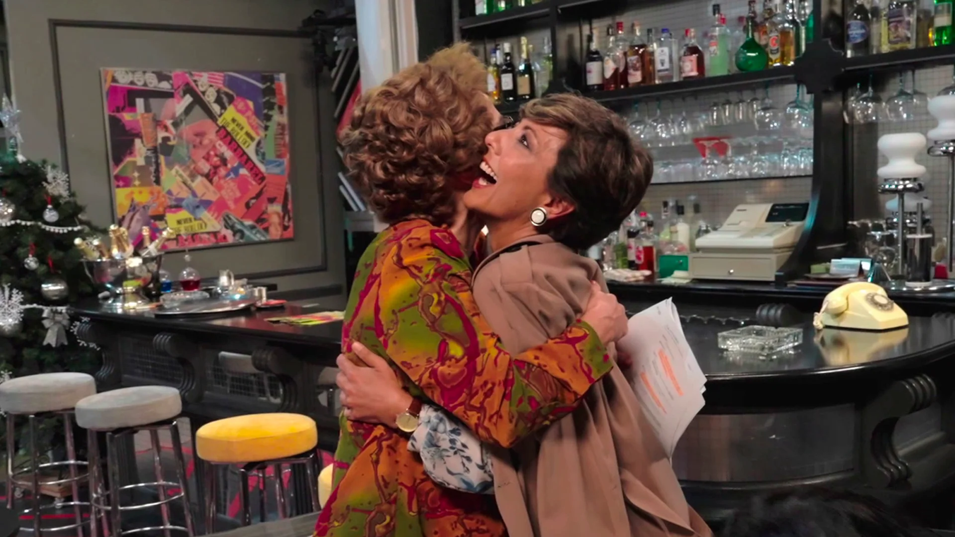 Detr&aacute;s de las c&aacute;maras: Todo lo que no viste de los cameos de Sonsoles &Oacute;nega, Roberto Leal y Alberto Chicote en Amar es para siempre