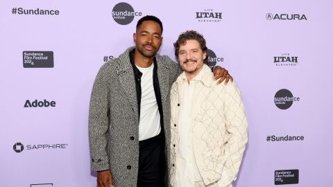 Jay Ellis y Pedro Pascal en el estreno de Freaky Tales en el 2024 Sundance Film Festival
