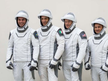 Fotografía cedida por Axiom Space donde aparecen los astronautas de la misión Ax-3