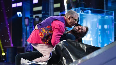 El beso de Crispín Klander a Roberto Leal: “Quiero ser tu bote”