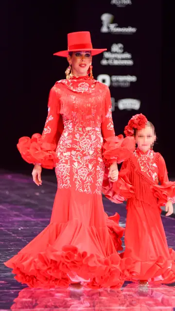 Mirian Ramos desfilando en SIMOF junto a su hija Mirian Ramos desfilando en SIMOF junto a su hija