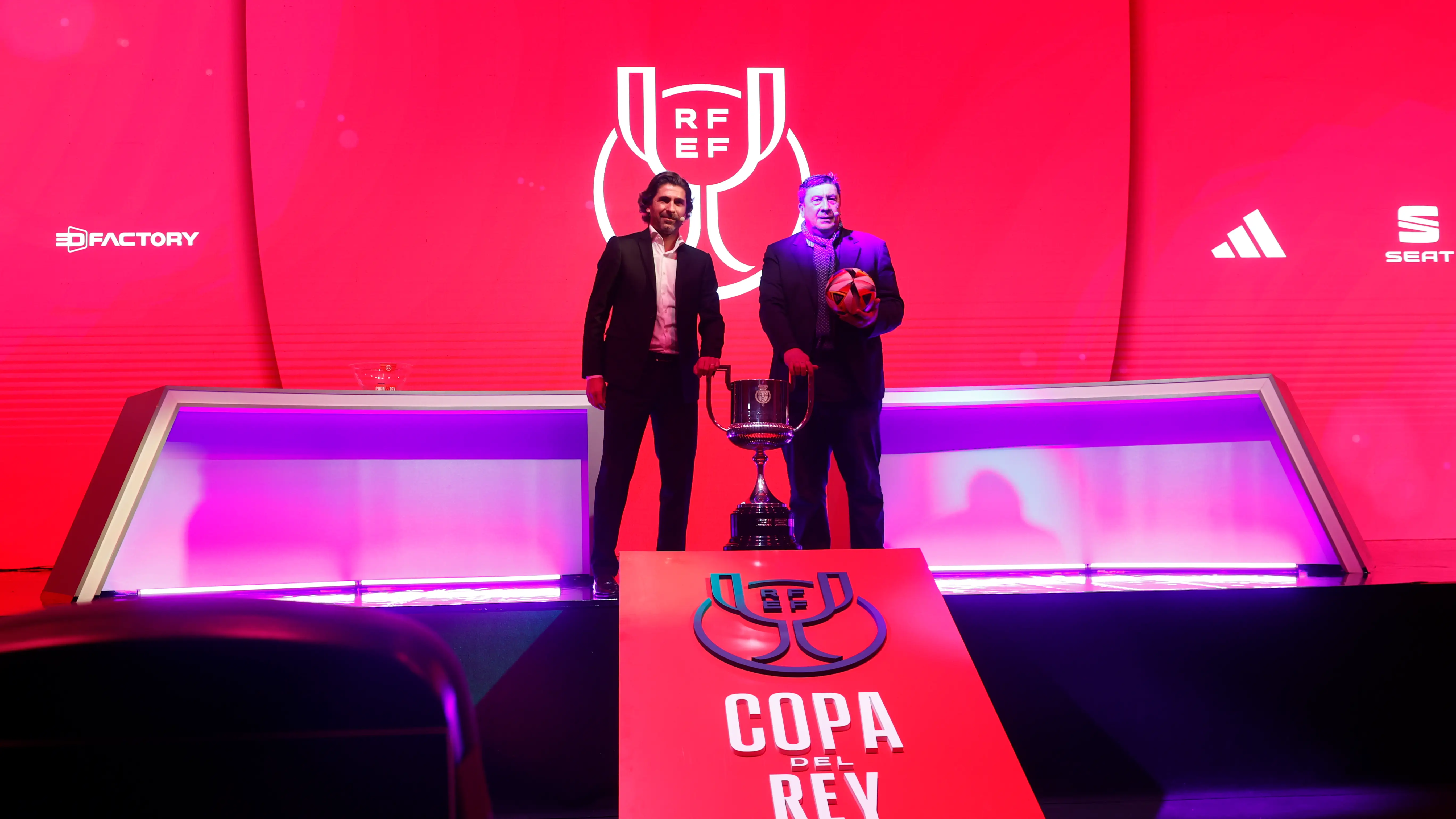 Julien Escud&eacute; y el 'Mono' Burgos, en el sorteo de Copa del Rey