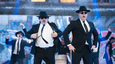 Pepe Navarro y Florentino Fernández, pura diversión al son de los Blues Brothers en su musical en El Desafío 
