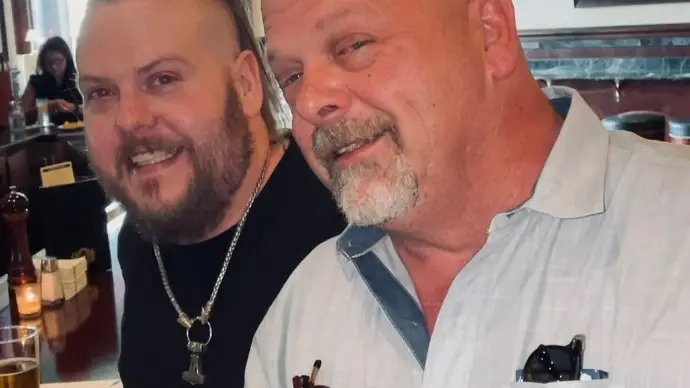 Rick Harrison junto a su hijo Adam Rick Harrison junto a su hijo Adam