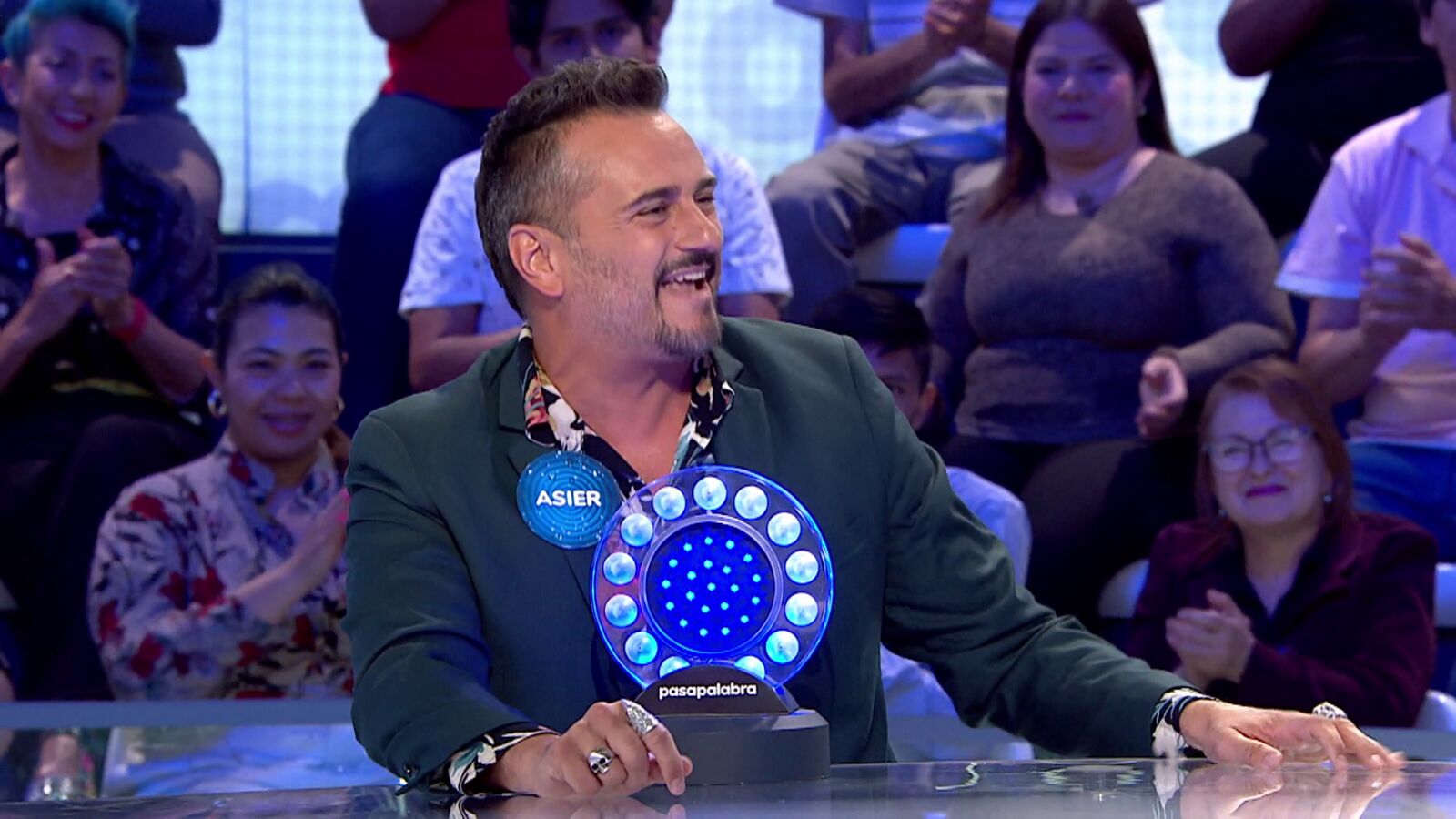 El inolvidable homenaje de Asier Etxeandia a Tina Turner cantando I don´t need another hero