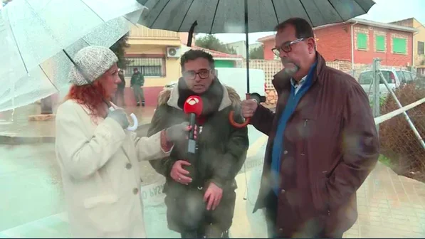 Enrique Velilla, amigo de los fallecidos y Fernando Villalaín, alcalde de la localidad Enrique Velilla, amigo de los fallecidos y Fernando Villalaín, alcalde de la localidad