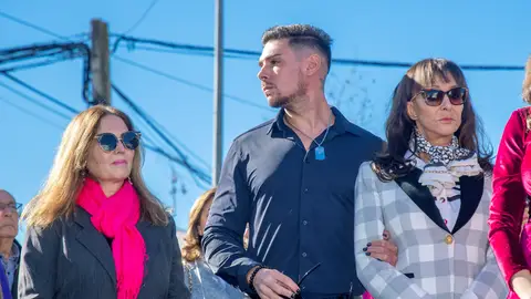 Gabriela y Jacobo Ostos, y Mari Ángeles Grajal, en el homenaje Jaime Ostos Gabriela y Jacobo Ostos, y Mari Ángeles Grajal, en el homenaje Jaime Ostos