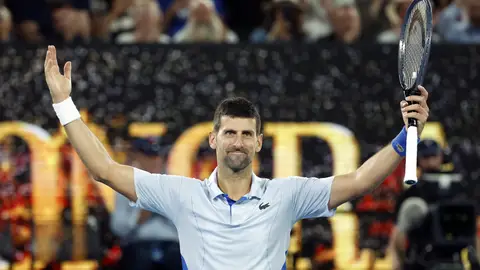 Novak Djokovic celebra su victoria ante Mannarino en el Open de Australia