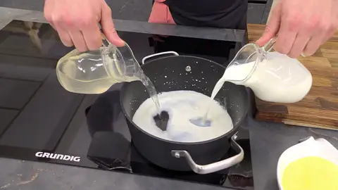 Pon a calentar la leche, el caldo y la mantequilla Pon a calentar la leche, el caldo y la mantequilla