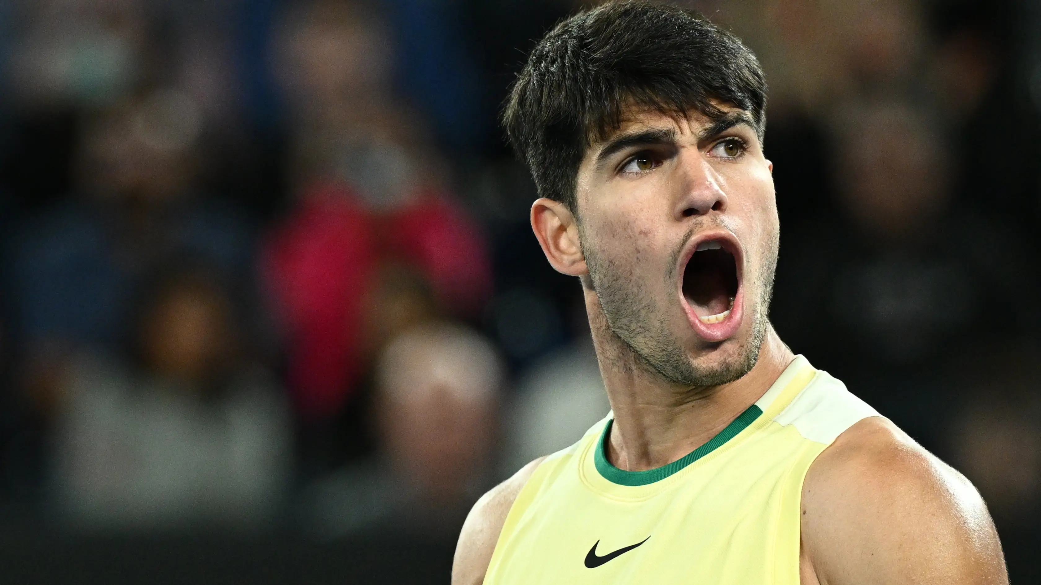 Carlos Alcaraz celebra un punto en su duelo ante Miomir Kecmanovic en octavos del Open de Australia Carlos Alcaraz celebra un punto en su duelo ante Miomir Kecmanovic en octavos del Open de Australia