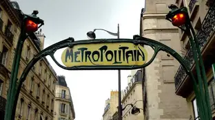 Contaminación en el aire del metro de París Cartel de una estación de metro de París