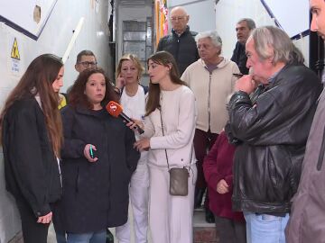 16 vecinos de Torre del Mar (Málaga), atrapados en casa por un ascensor que pagaron pero nunca se instaló