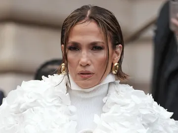 Jennifer Lopez en el desfile de Schiaparelli Jennifer Lopez en el desfile de Schiaparelli