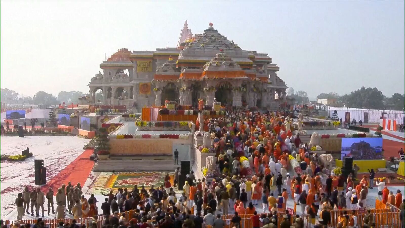 La India inaugura 'El Vaticano hindú', un polémico templo valorado en más de 2 millones de euros