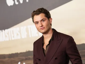 Rafferty Law presentando Masters of the Air Rafferty Law presentando Masters of the Air