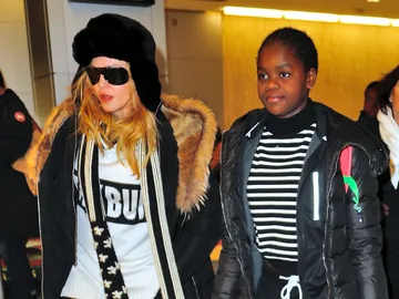 Madonna y su hija Mercy James Madonna y su hija Mercy James