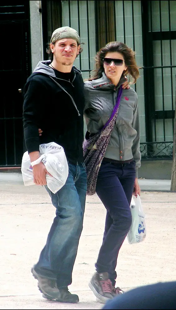 Sergio Peris-Mencheta y Marta Solaz por las calles de Madrid en 2009
