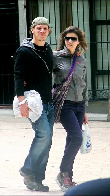 Sergio Peris-Mencheta y Marta Solaz por las calles de Madrid en 2009 Sergio Peris-Mencheta y Marta Solaz por las calles de Madrid en 2009