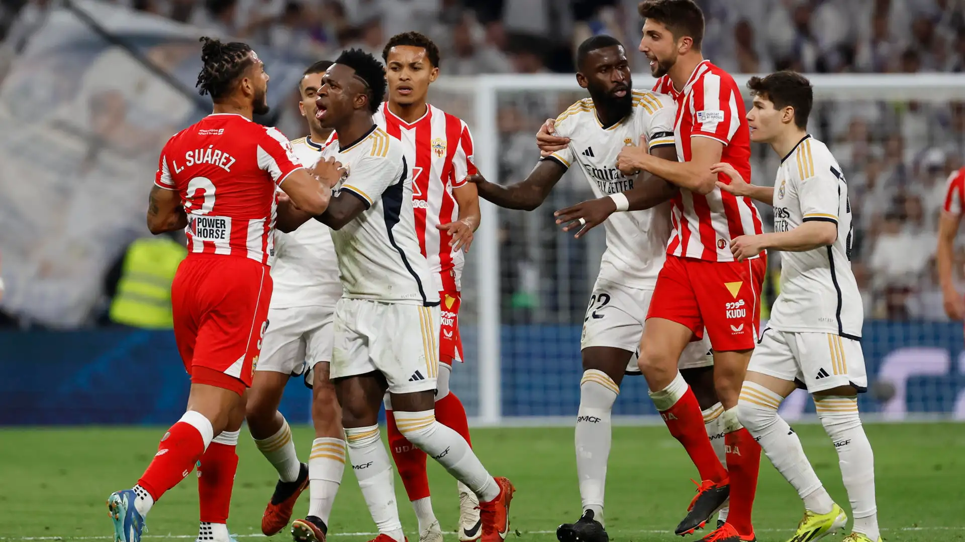Tangana entre jugadores de Real Madrid y Almería Tangana entre jugadores de Real Madrid y Almería