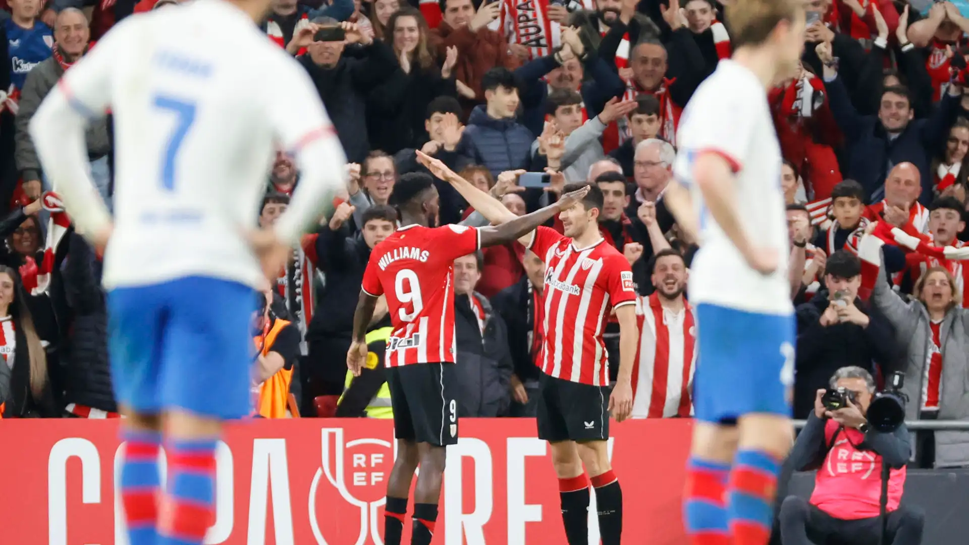 I&ntilde;aki Williams celebra su gol al Bar&ccedil;a