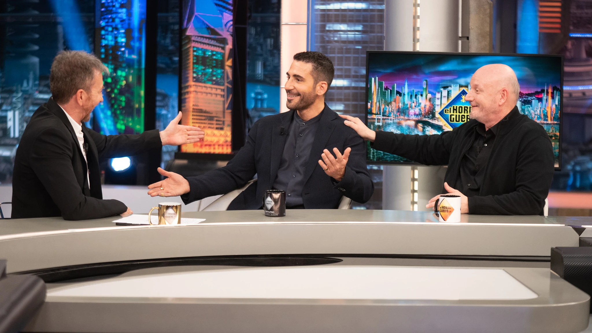 ¿Cuáles son las medidas de Miguel Ángel Silvestre? ¡Pablo Motos lo calcula en directo en El Hormiguero! ¿Cuáles son las medidas de Miguel Ángel Silvestre? ¡Pablo Motos lo calcula en directo en El Hormiguero!
