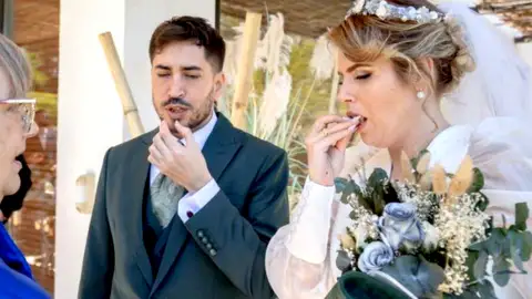 El desastroso reportaje fotográfico de la boda de Marta y Javier: "Tendríais que haber visto los descartes"