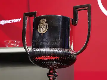 El trofeo de la Copa de Su Majestad el Rey El trofeo de la Copa de Su Majestad el Rey