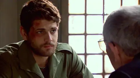 Carlos confiesa a Quintero la pesadilla que está viviendo en la cárcel: "Me han dado una paliza" Carlos confiesa a Quintero la pesadilla que está viviendo en la cárcel: "Me han dado una paliza"