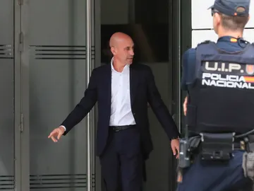 Luis Rubiales saliendo de la Audiencia Nacional de Madrid Luis Rubiales saliendo de la Audiencia Nacional de Madrid