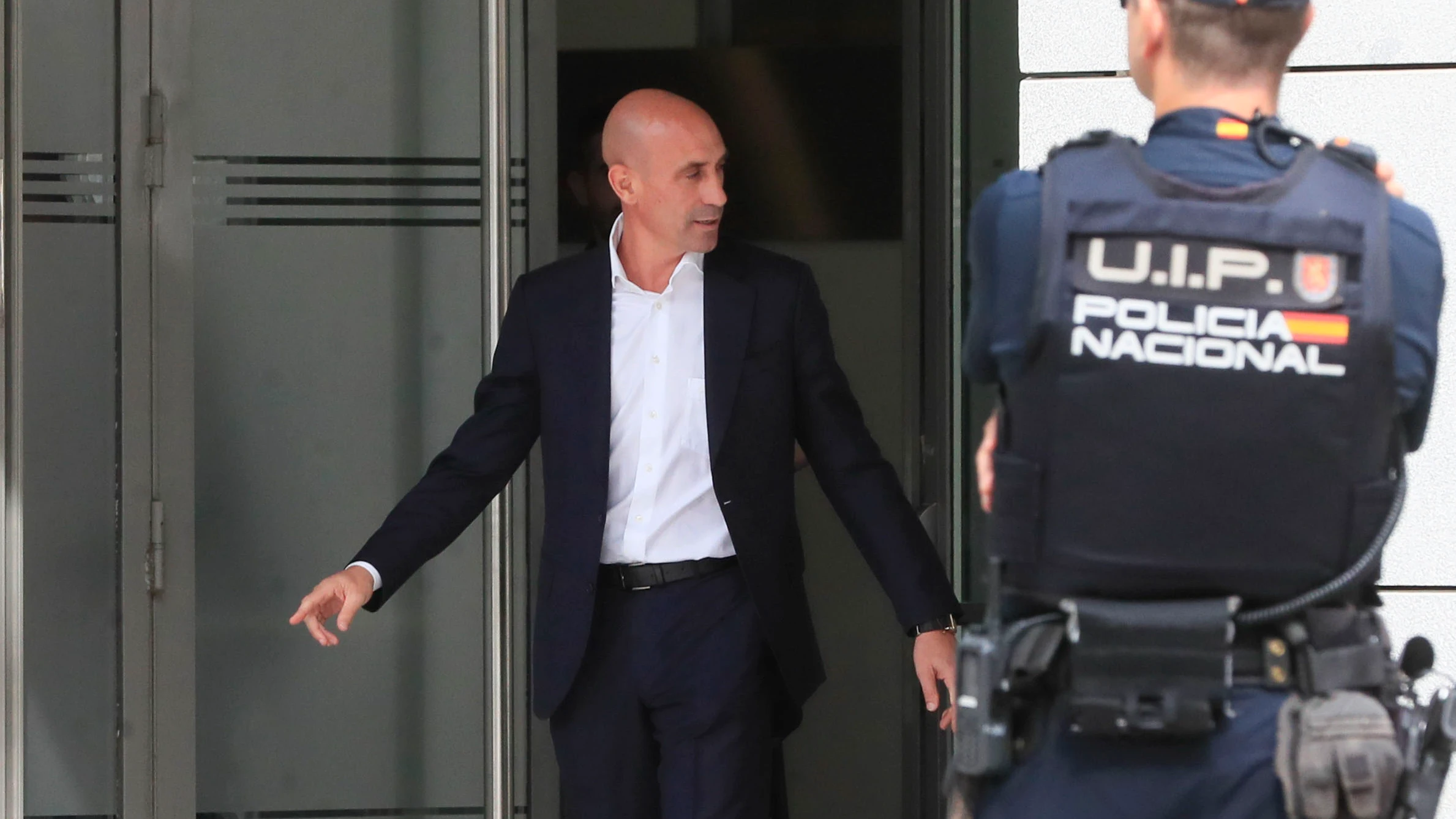 Luis Rubiales saliendo de la Audiencia Nacional de Madrid Luis Rubiales saliendo de la Audiencia Nacional de Madrid