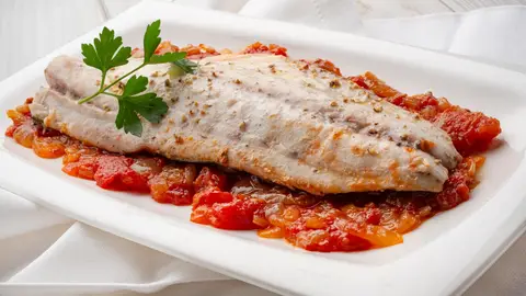 Receta de chicharro al horno con refrito de tomate, de Arguiñano: "¡Qué barbaridad!" Receta de chicharro al horno con refrito de tomate, de Arguiñano: "¡Qué barbaridad!"
