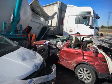 Imagen del accidente en la A-4, a la altura de Santa Cruz de Mudela (Ciudad Real Imagen del accidente en la A-4, a la altura de Santa Cruz de Mudela (Ciudad Real