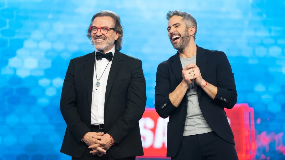 El chiste de Pepe Navarro que hace estallar en carcajadas a Roberto Leal El chiste de Pepe Navarro que hace estallar en carcajadas a Roberto Leal