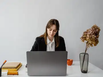 Mujer trabajando Mujer trabajando