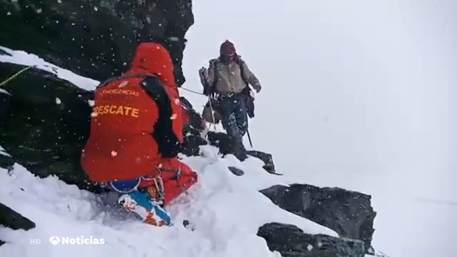 Los bomberos de Castilla y León que participaron en 'La sociedad de la nieve': 