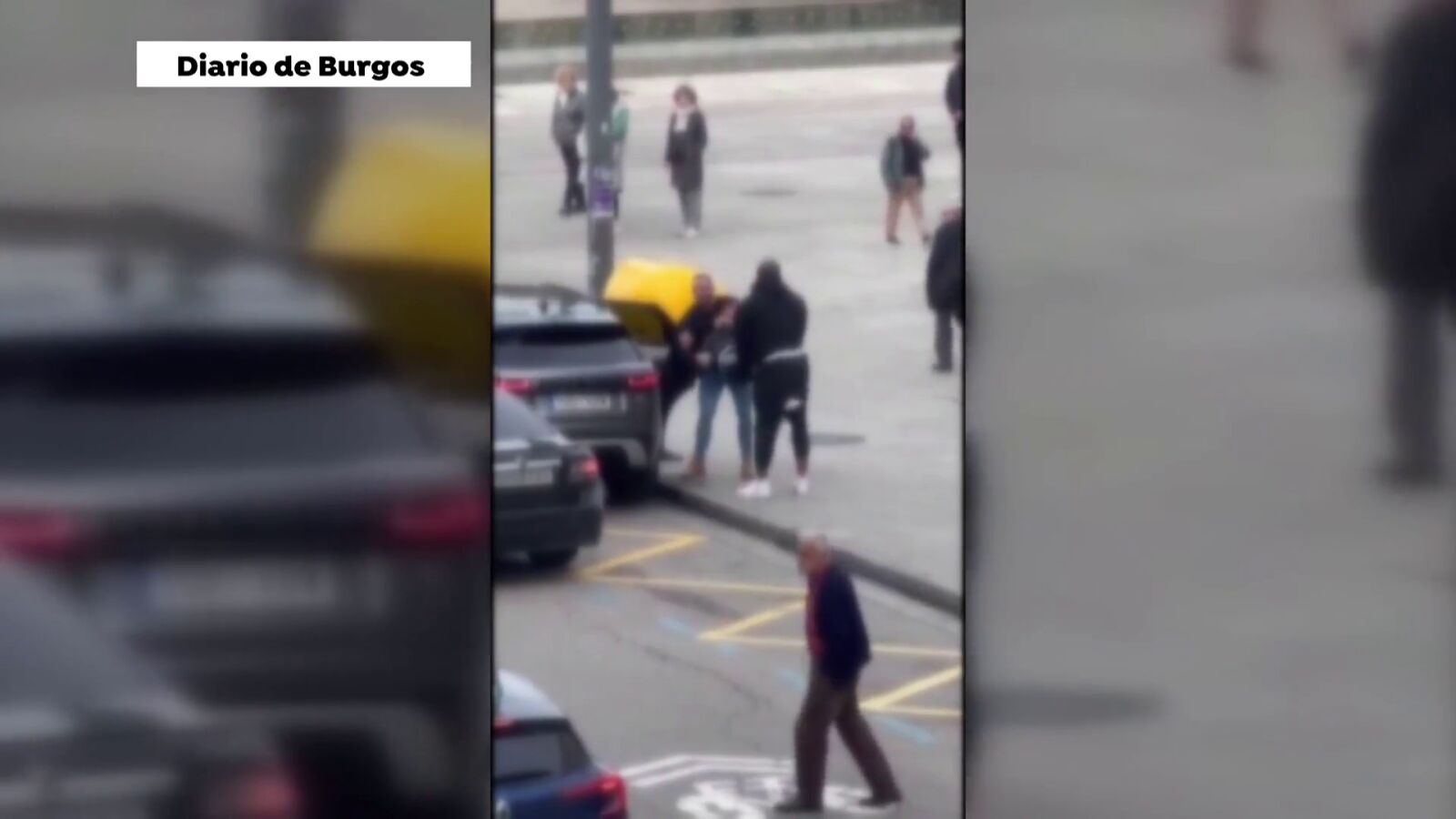 El vídeo en el que tres personas intentan secuestrar a otra a plena luz del día en Burgos