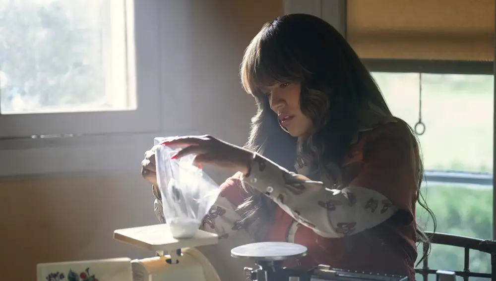 Karol G interpreta a Carla en Griselda Karol G interpreta a Carla en Griselda