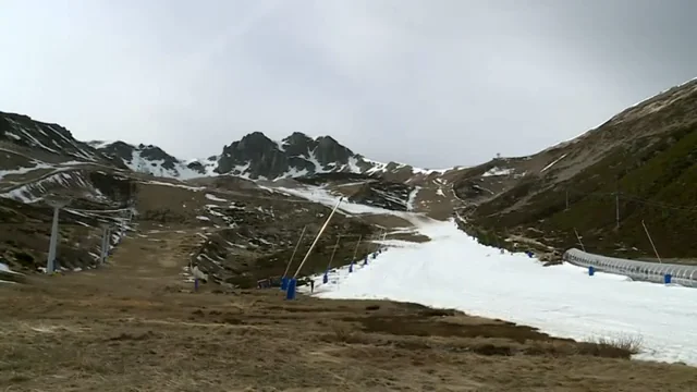 La estación de esquí de San Isidro en León, sin apenas nieve La estación de esquí de San Isidro en León, sin apenas nieve