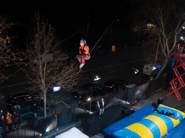 El peligroso reto de la mujer adrenalina en El Hormiguero: ¡propulsada a 12 metros de altura! El peligroso reto de la mujer adrenalina en El Hormiguero: ¡propulsada a 12 metros de altura!