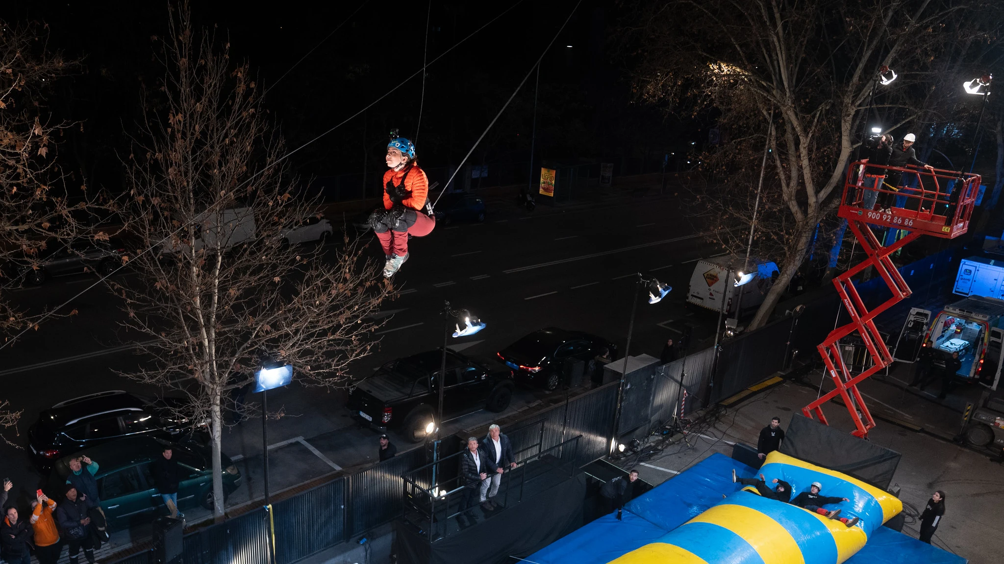 El peligroso reto de la mujer adrenalina en El Hormiguero: ¡propulsada a 12 metros de altura! El peligroso reto de la mujer adrenalina en El Hormiguero: ¡propulsada a 12 metros de altura!
