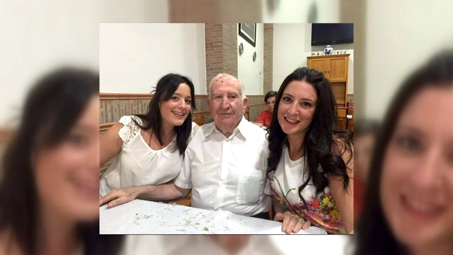 Sospechan que su abuelo fue enterrado en el cementerio hace 8 años tras caerse al contenedor: "No nos dejan buscarlo" Sospechan que su abuelo fue enterrado en el cementerio hace 8 años tras caerse al contenedor: "No nos dejan buscarlo"