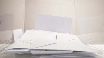  Papeletas en una urna