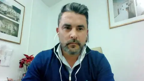 Le prohíben pregonar a su hermandad por estar casado con un hombre: "Además de la humillación personal, no son tiempos" Le prohíben pregonar a su hermandad por estar casado con un hombre: "Además de la humillación personal, no son tiempos"