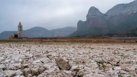 Pantano de Sau en la población de Vilanova de Sau (Barcelona) Pantano de Sau en la población de Vilanova de Sau (Barcelona)