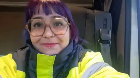 Karol Alaska, camionera Karol Alaska, camionera